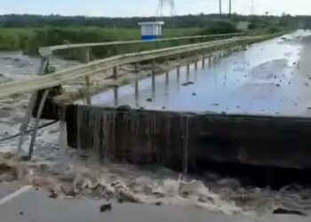 Part of Kampala - Masaka Road destroyed by floods