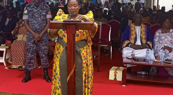 Rt. Hon. Robinah Nabbanja addressing the crowd during "Empango 2023"  celebrations in Hoima City. (Photo @SpiceFM)