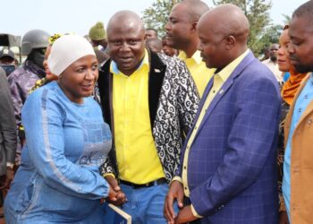 Mbale Deputy RCC Yahaya Were welcomes the ONC Boss Hajjat Hadijjah Namyalo to mblae City ahead of the endorsement of President Yoweri Kaguta Museveni