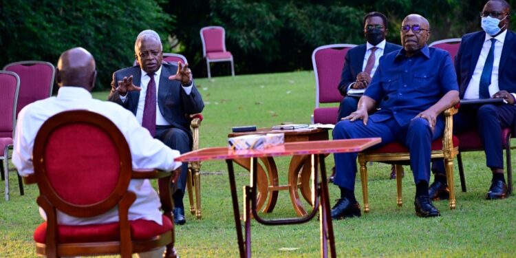 President Museveni with former Prime Ministers, Dr Ruhakana Rugunda and Amama Mbabazi at State House-Entebbe