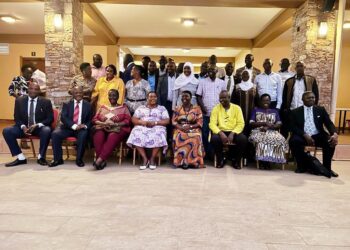 Minister Babalanda, Office of the President officials in a group photo with RDCs,RCCs, RISOs and DISOs from the Elgon Sub-region