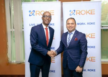 Ashu Gupta, Senior Manager of GX Group-India & Africa (right) shake hands with Roger Sekaziga, the Roke Telkom Chief Executive Officer (left) on the sidelines of the press conference in Kampala. August 17th, 2023. Photo@roketelkom.co.ug