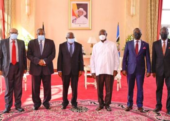 Mozambique’s High Commissioner to Uganda Jeromino Rosa Joao and his delegation (L) pose for a photo with Present Museveni after presenting his credentials at State House Entebbe on Tuesday. PPU Photo