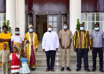 President Museveni in a group photo with Joseph Kony’s family