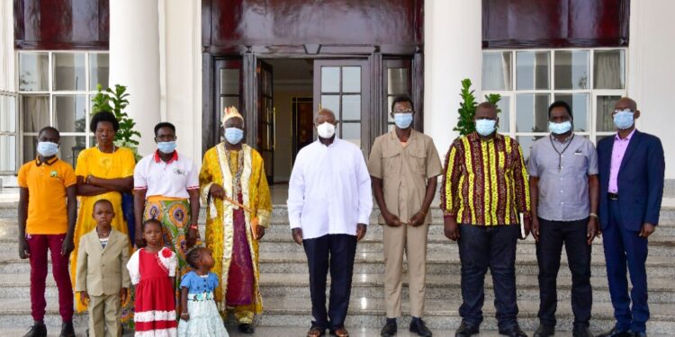 President Museveni in a group photo with Joseph Kony’s family