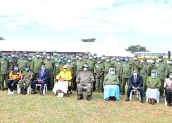 President Museveni,  Maama Janet in a group photo with Head Teachers from the Eastern Region