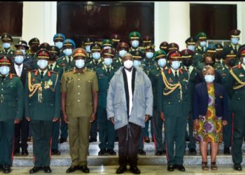 President Museveni with a delegation from Botswana Defence Command and Staff College