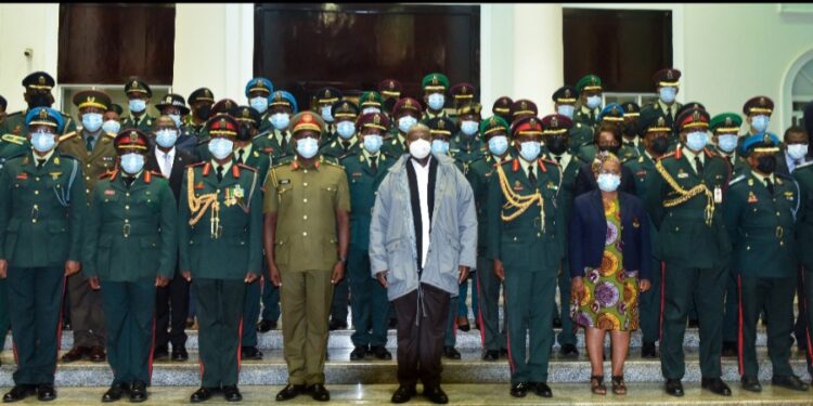 President Museveni with a delegation from Botswana Defence Command and Staff College