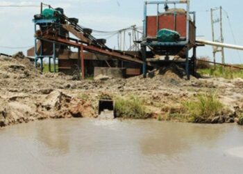 Sand mining in Lwera