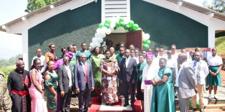 VP Alupo in a group photo with Kigezi High School OBs and OGs,and Bishop Akanjuna