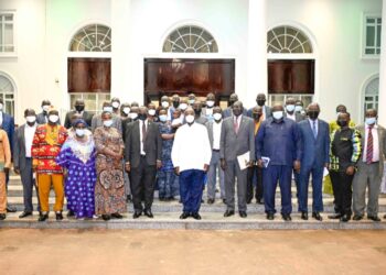 President Museveni in a group photo with delegation of leaders from Acholi