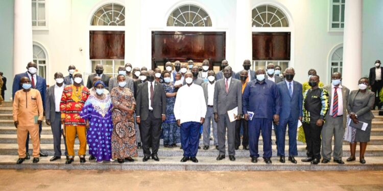 President Museveni in a group photo with delegation of leaders from Acholi