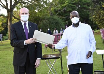 President Yoweri Kaguta Museveni hands over a letter to the United States of America Ambassador to Uganda William Popp after a meeting at the State House Entebbe on the 4th December 2023. Photo by PPU/Tony Rujuta.