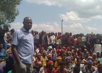 Hon Minister Musasizi at the baraza that happened at Habitiki village, Kagarama ward Hamuhambo town council Rubanda District