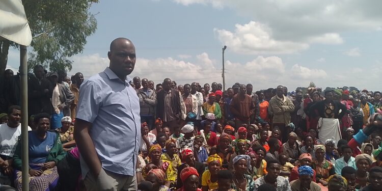 Hon Minister Musasizi at the baraza that happened at Habitiki village, Kagarama ward Hamuhambo town council Rubanda District