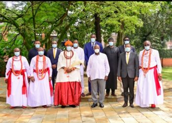 President Museveni with King Ogiame Atuwatse III and his delegation in a group photo