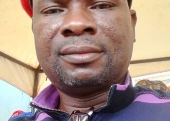 Robert Ntende has now thrown away the once his favourite yellow colour in favour of NUPs red beret