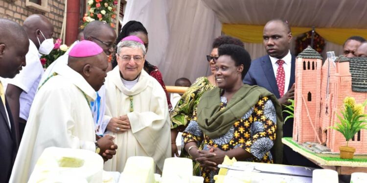 VP ALUPO WITH ARCHBISHOP LUIGI BIANCA AND BISHOP RUBARAMIRA (1)