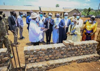 President Yoweri Kaguta Museveni having a chat with Mufti of Uganda Sheikh Shaban Mubaje and Muslim leaders after laying a foundation stone on the Lwengo Muslim District HQ and Health Center IV at Mbirizi – Lwengo Town Council in Lwengo district on the 16th March 2024. Photo by PPU/Tony Rujuta.