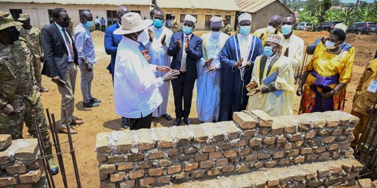 President Yoweri Kaguta Museveni having a chat with Mufti of Uganda Sheikh Shaban Mubaje and Muslim leaders after laying a foundation stone on the Lwengo Muslim District HQ and Health Center IV at Mbirizi – Lwengo Town Council in Lwengo district on the 16th March 2024. Photo by PPU/Tony Rujuta.