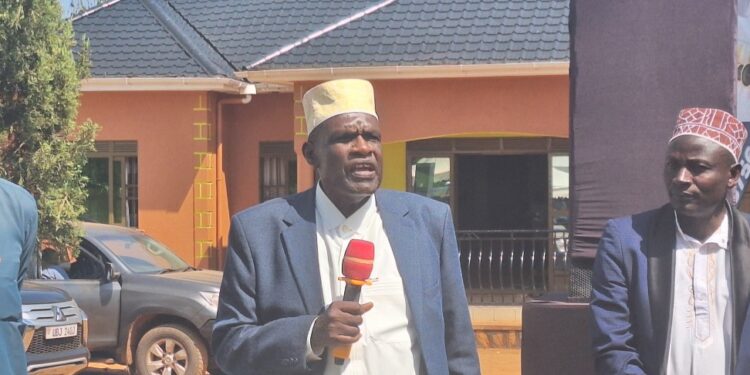 Hajji Kakande addressing the residents of Nakaseke