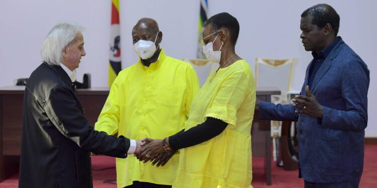 Pastor Benny Hinn, the American evangelist currently in Uganda for a three-day crusade, visited President Museveni and Maama Janet at the Nakasero State Lodge on Saturday evening.